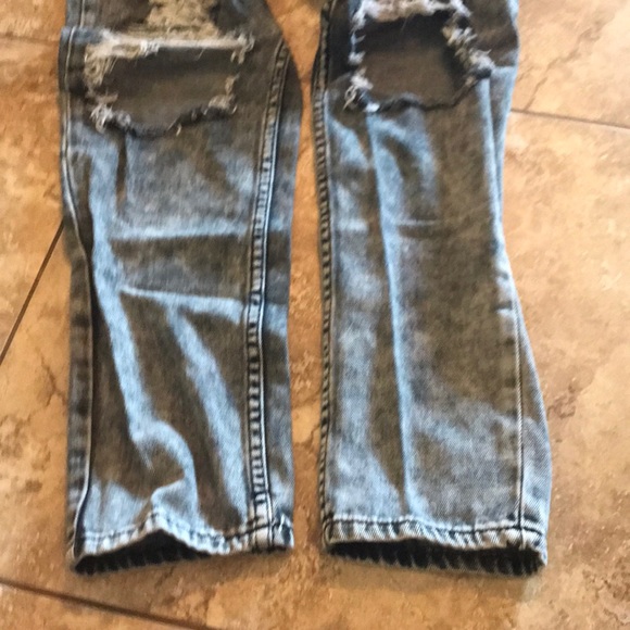 Jeans - Picture 2 of 4